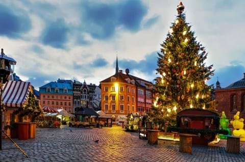 See the best of Riga on guided city break image