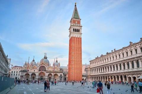Guided day tours to Venice image
