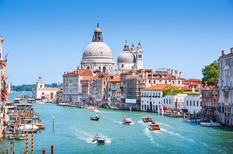 Guided day trips to Venice image