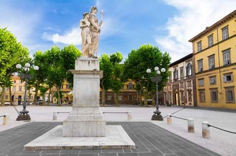 Statue Visit Lucca image