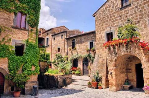 Traditional Tuscan Houses Experience Tuscany image